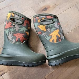 Bogs waterproof winter boots toddler boys size 10US